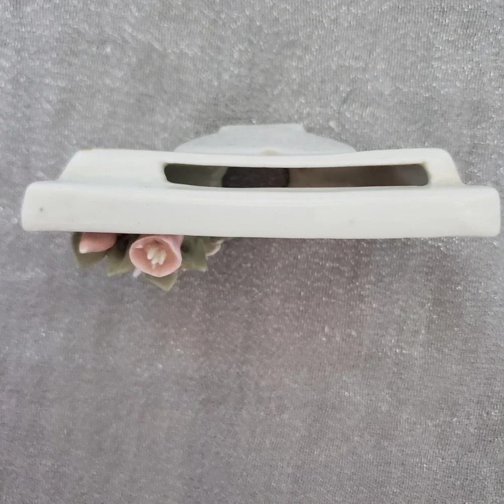 VTG Heart Shaped Porcelain Photo Frame Floral Pink White Lotus Design Desk Decor